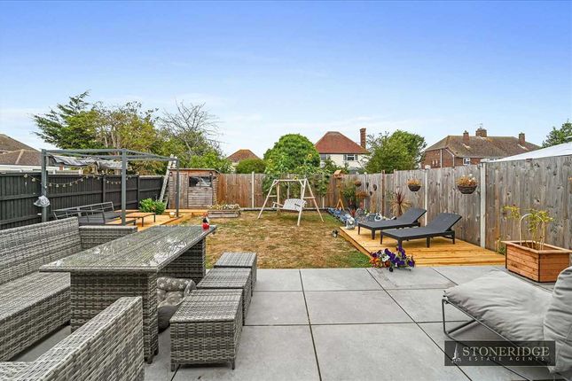 8, Stansted Way, Frinton On Sea photo 4