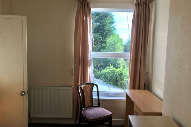 Room to rent in Umberslade Road, Birmingham