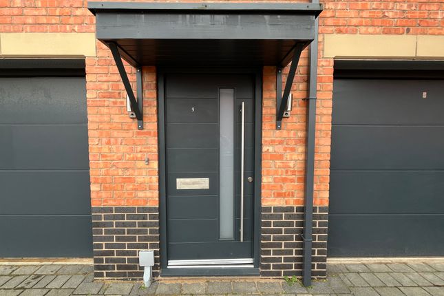 Flat to rent in Buzzard Close, Stratford-Upon-Avon