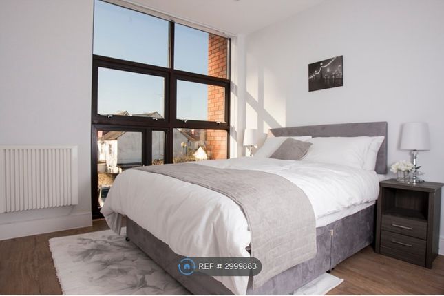 Flat, Wardour Place Nixey Close, Slough photo 3