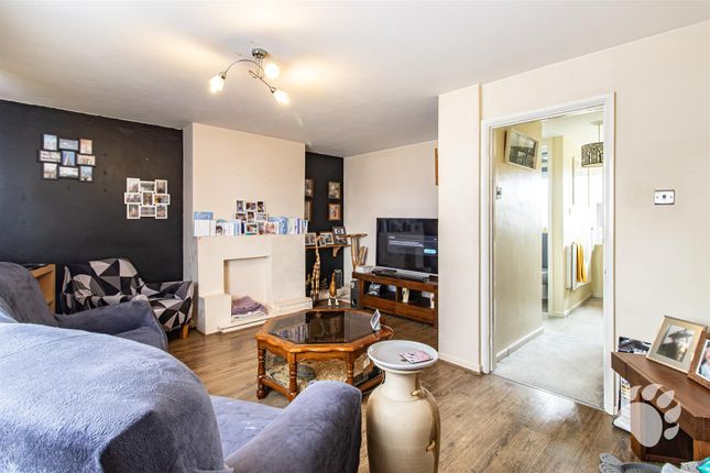 Town house for sale in Beehive Lane, Basildon