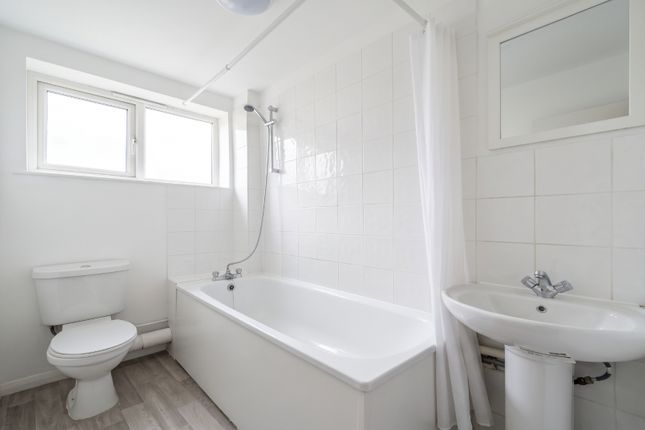 9 The Clifton 64, Hook Road, Greater London photo 4