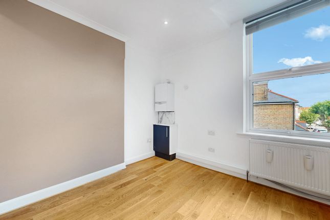 Flat A, 78 High Road, London photo 3