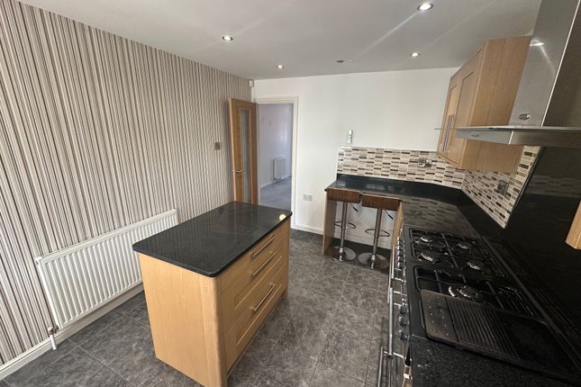 Stratford Way, Bramley, Rotherham photo 4