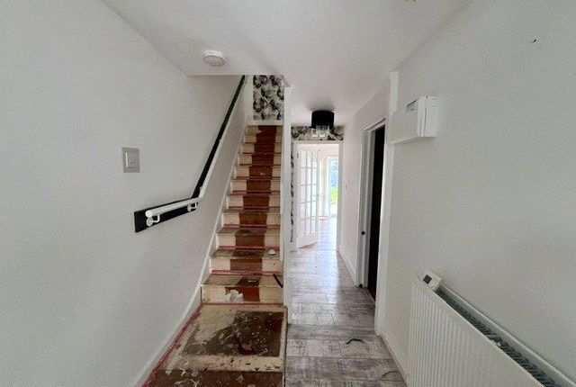 9, Ely Close, West Midlands photo 3