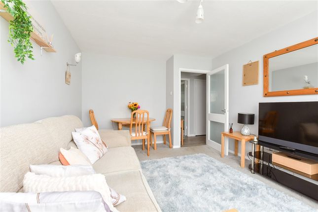 1-bed flat on Greathurst End Bookham, Great Bookham, £230,000
