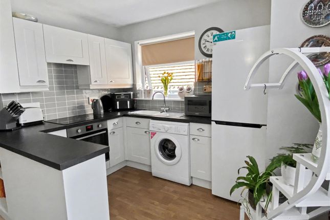 18 Griffin Court, Griffin Way, Great Bookham photo 3