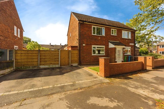 Thumbnail Maisonette for sale in Ferndown Road, Manchester