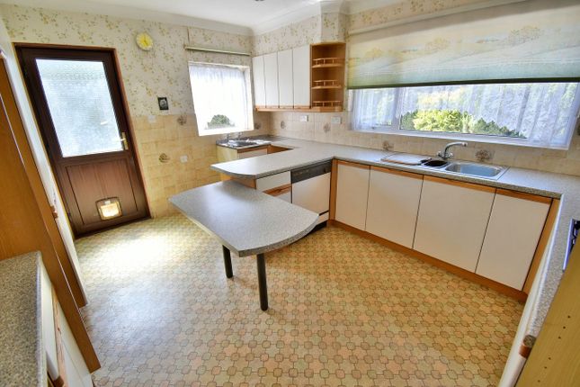 6, Birch Avenue, Ferndown photo 2