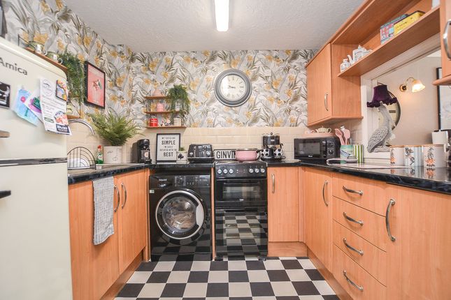 10 Pembridge, Riviera Drive, Southend-On-Sea photo 3