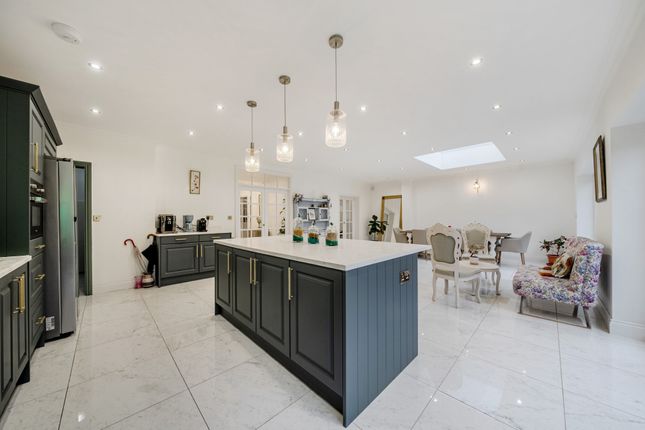 11, Waverley Road, Farnborough photo 2