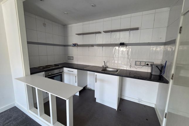 Flat 6,, Mills Court, Helston photo 4