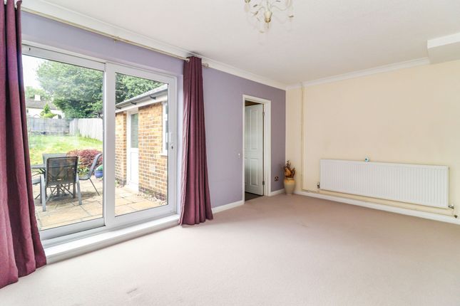 59 Waterside, Kings Langley photo 2