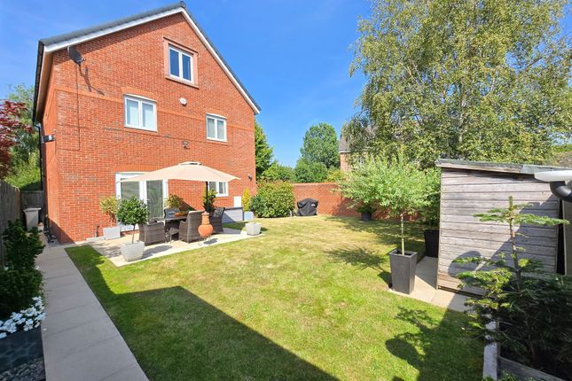 2 Avensbeck, Altrincham photo 2