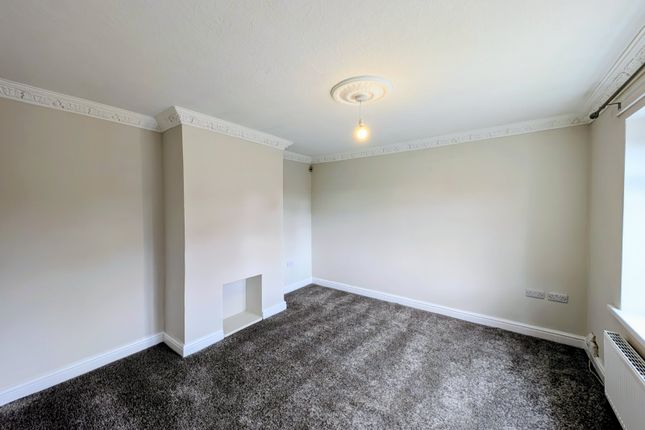 11, Birch Road, Wakefield photo 3