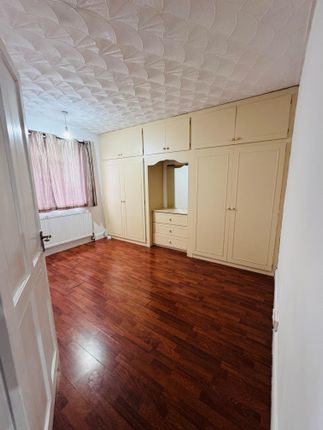 27, Minehead Road, South Harrow photo 5