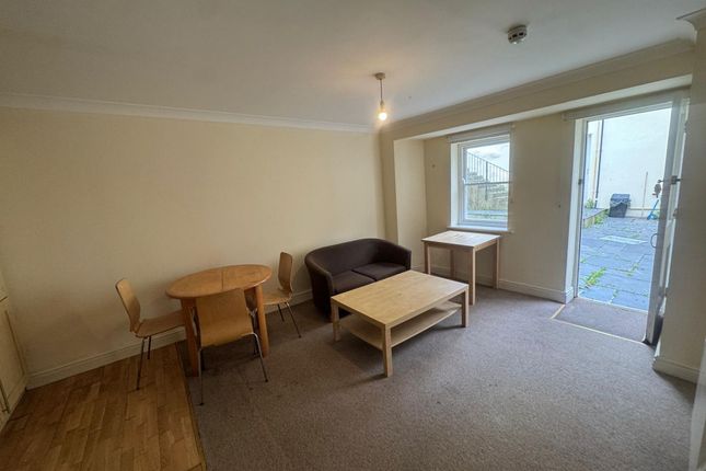 Flat 6, 15 High Street, Haverfordwest, Haverfordwest photo 3
