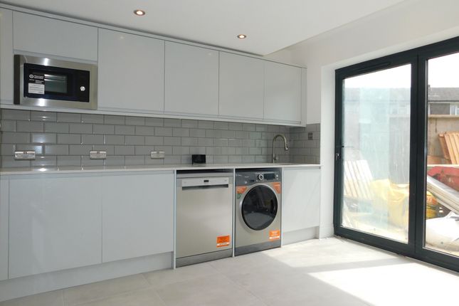 Brook Road South, Brentford photo 3