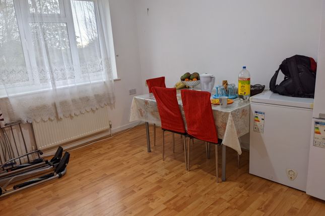 Flat 4 Holly Lodge, 150 Norwood Road, Norwood Green / SOUTHALL photo 4