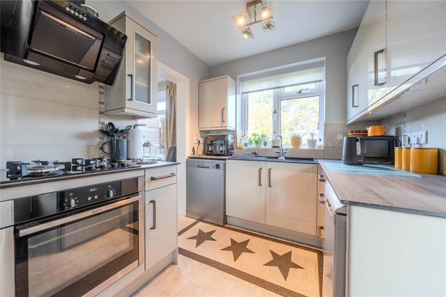 92, Calverley Lane, West Yorkshire photo 3