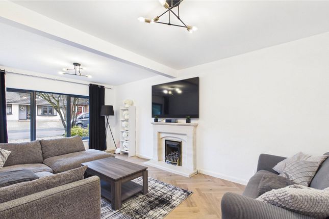 35, Mount Pleasant Close, Surrey photo 2