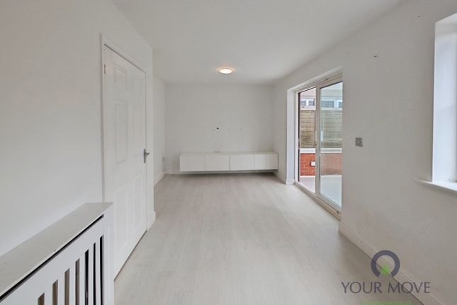 31, Blandford Close, Stoke-on-Trent photo 2