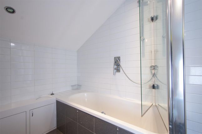 Flat for sale in Vant Road, Tooting, Tooting