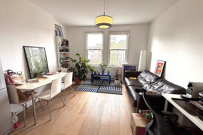 Flat 4, 19 Grange Park, London photo 2