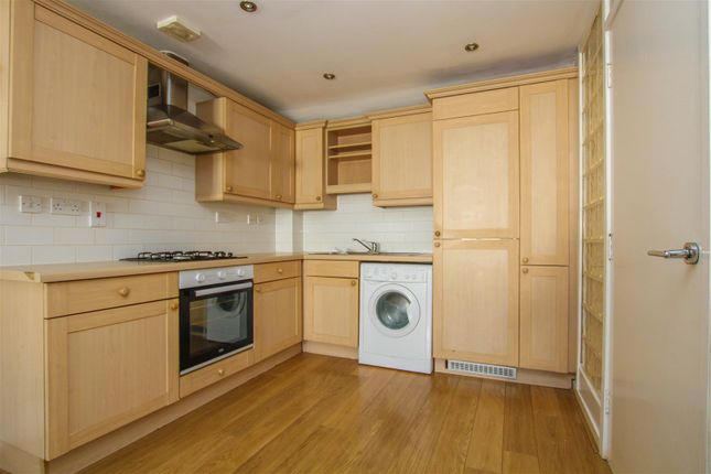 8 Swallows Court, Gresham Close, Brentwood photo 3