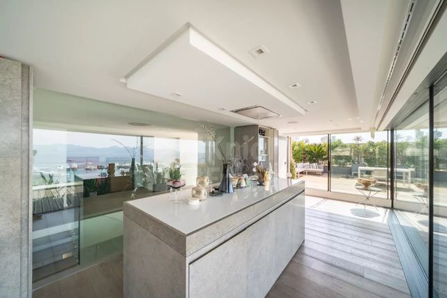 Duplex for sale in Cannes, 06400, France