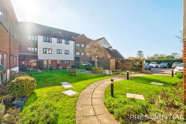 Thumbnail Flat for sale in Cobbinsbank, Waltham Abbey