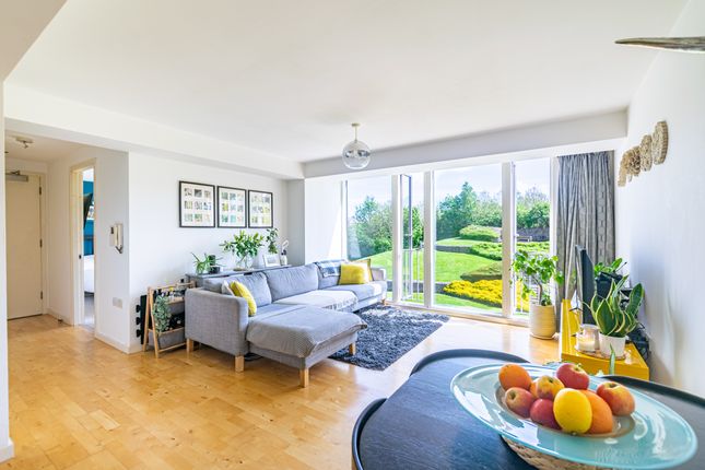 Flat for sale in Saxton, The Avenue, Leeds