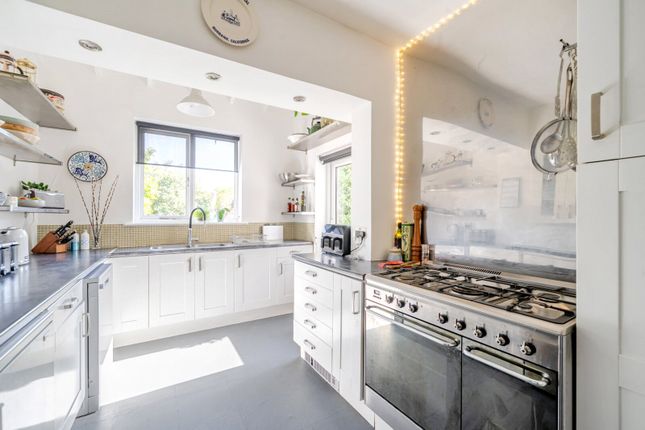 3, Lynwood Road, Thames Ditton photo 4