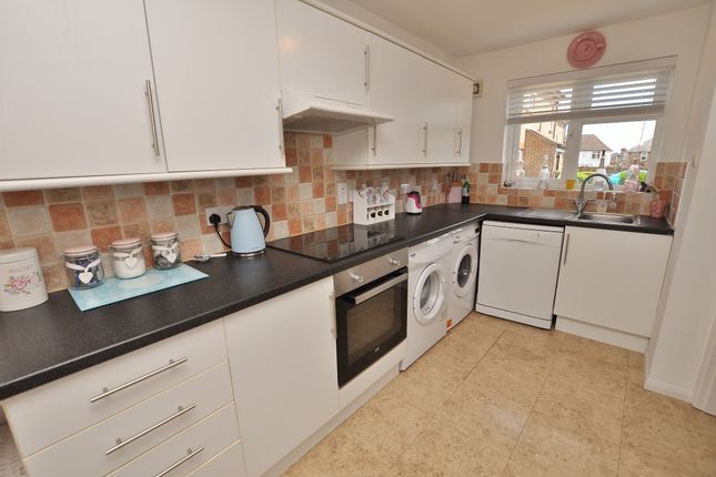 2, Emmanuel Close, Guildford photo 3