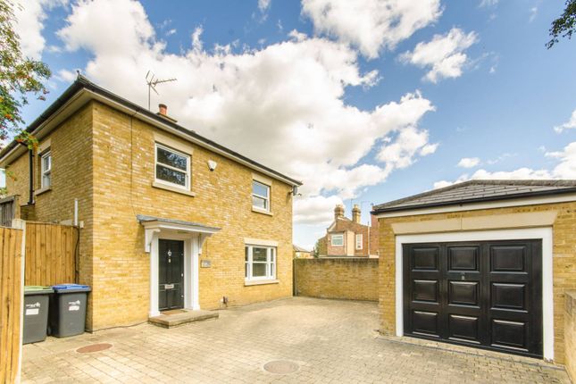 Holtwhite Avenue Chase Side Enfield En2 3 Bedroom Property For