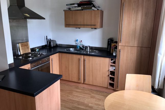 Apt 3, Manchester photo 3