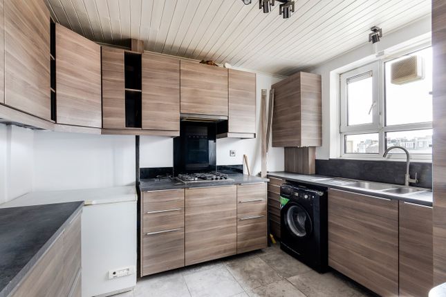 Thumbnail Flat to rent in St John's Hill, Clapham Junction