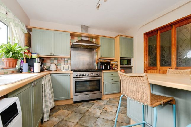96, Lynton Road, Chesham photo 3