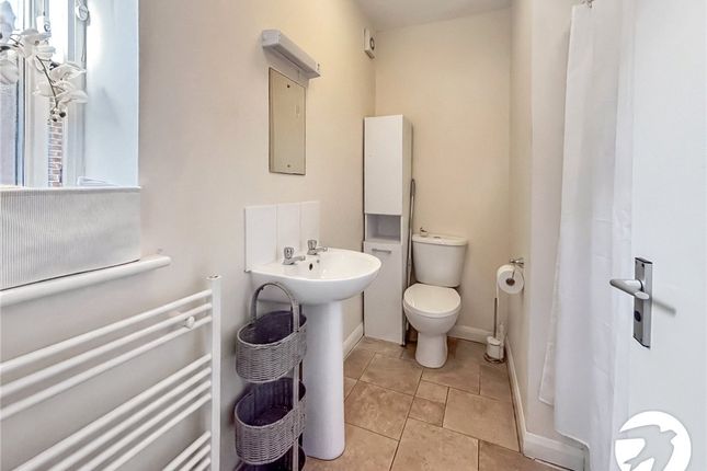 13B,, Carlton Parade, Orpington photo 5
