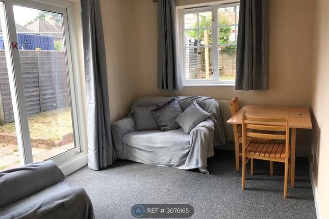 Ashwood Road, Englefield Green photo 2