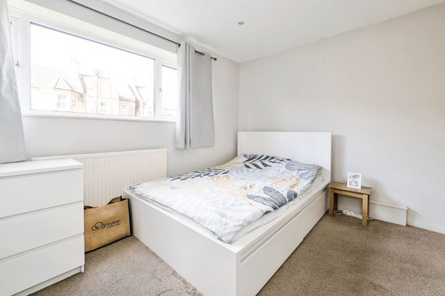 Payzes Gardens, Woodford Green photo 4