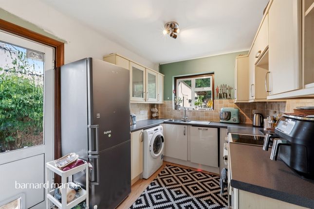 15, Barnfield, New Malden photo 4