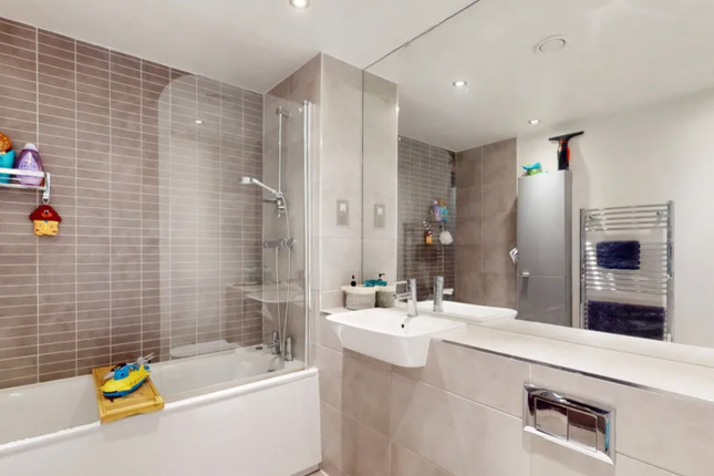 Flat for sale in Maxey Road, London