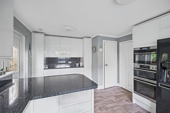 64, Overton Avenue, Strathaven photo 4