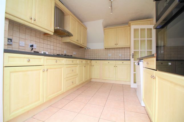 84, Crundale Way, Margate photo 2