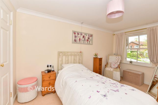 Nelson Court, Glen View, Gravesend photo 3