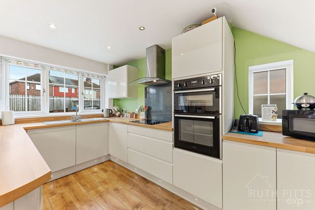 3, Pendennis Avenue, Pontefract photo 4