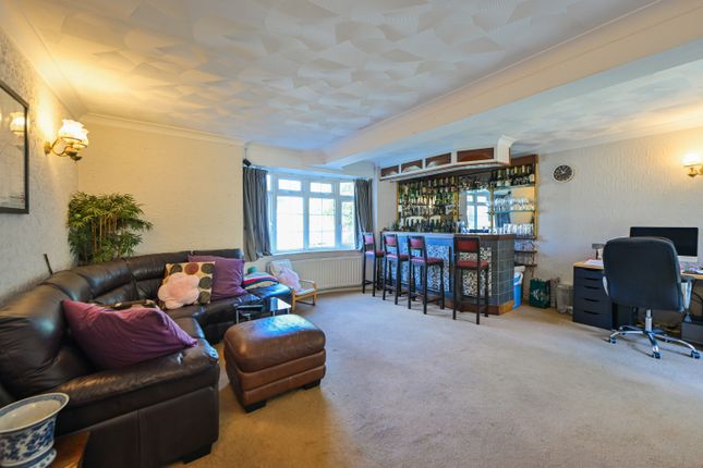 32, Oakmont Drive, Waterlooville photo 3