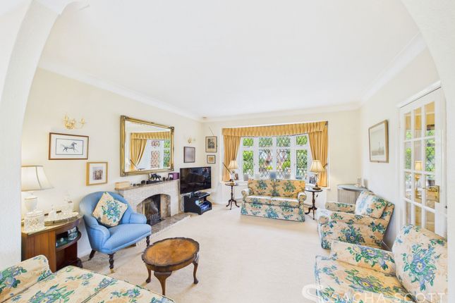32, Gilhams Avenue, Banstead photo 2