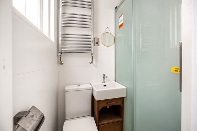 363a, London photo 5